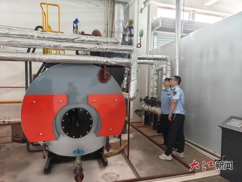 東臨新區(qū)市場(chǎng)監(jiān)管局開(kāi)展節(jié)前特種設(shè)備安全生產(chǎn)檢查 圖 信息安全設(shè)備制造